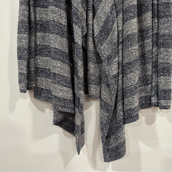 BAREFOOT DREAMS Bamboo Chic Lite Striped Sweater Top Size Small Medium - Picture 7 of 8